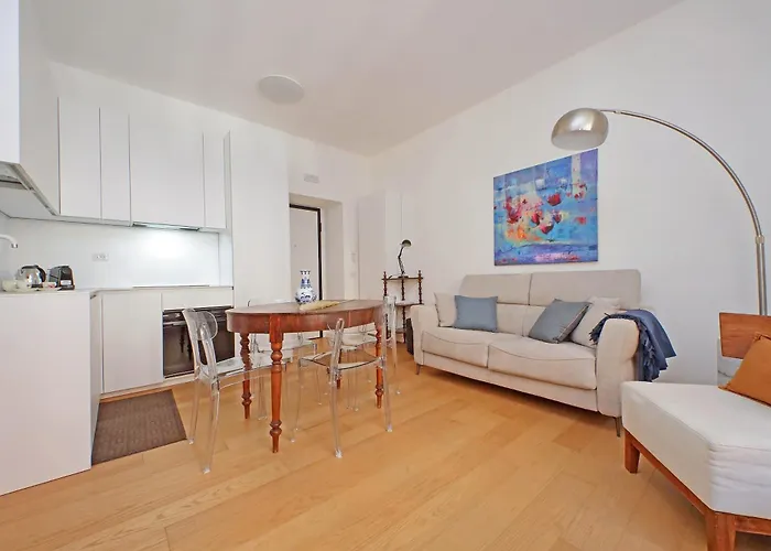 Ych-Delightful Flat Near San Giovanni