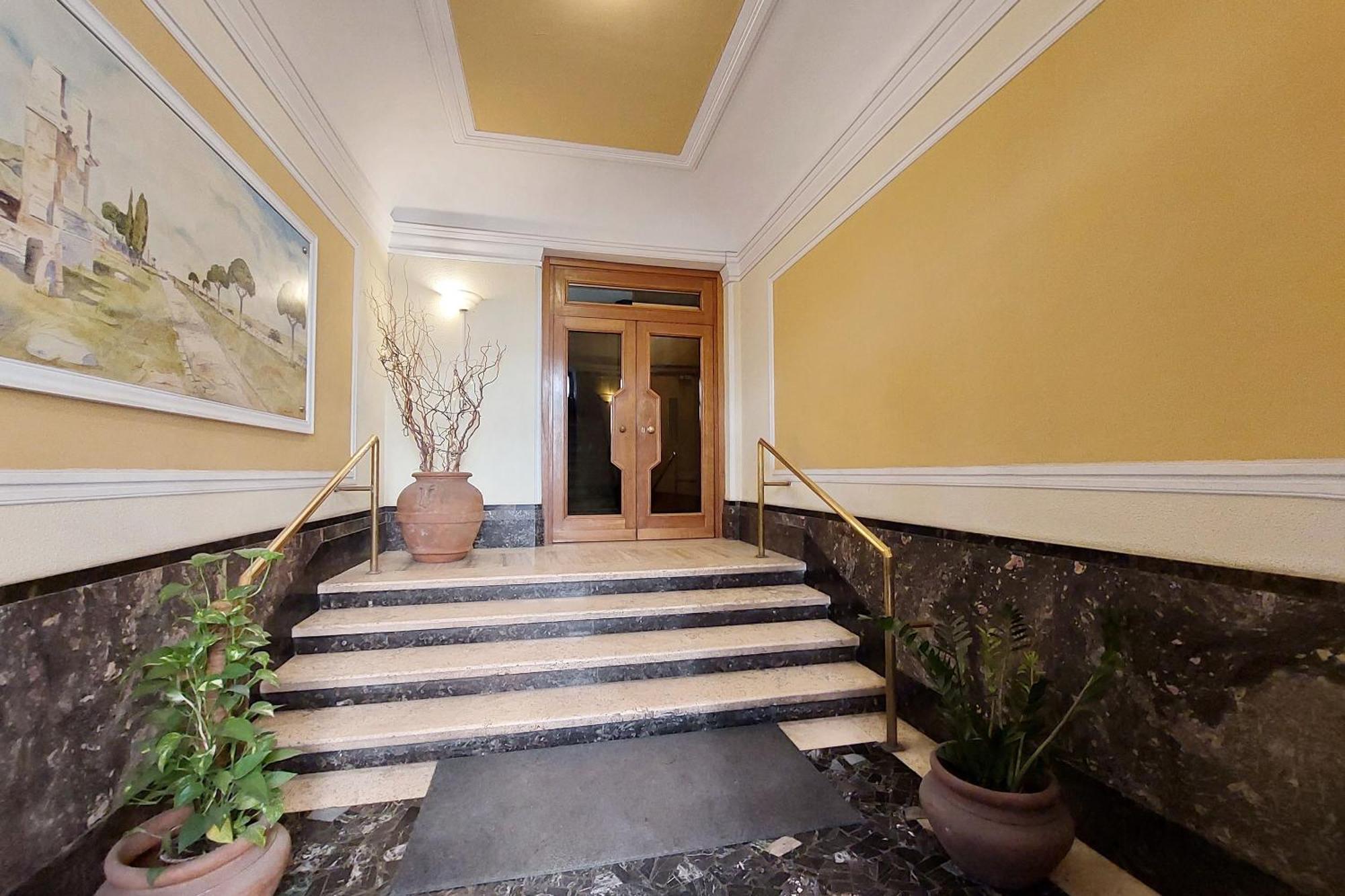 Ych-delightful Flat Near San Giovanni Apartment